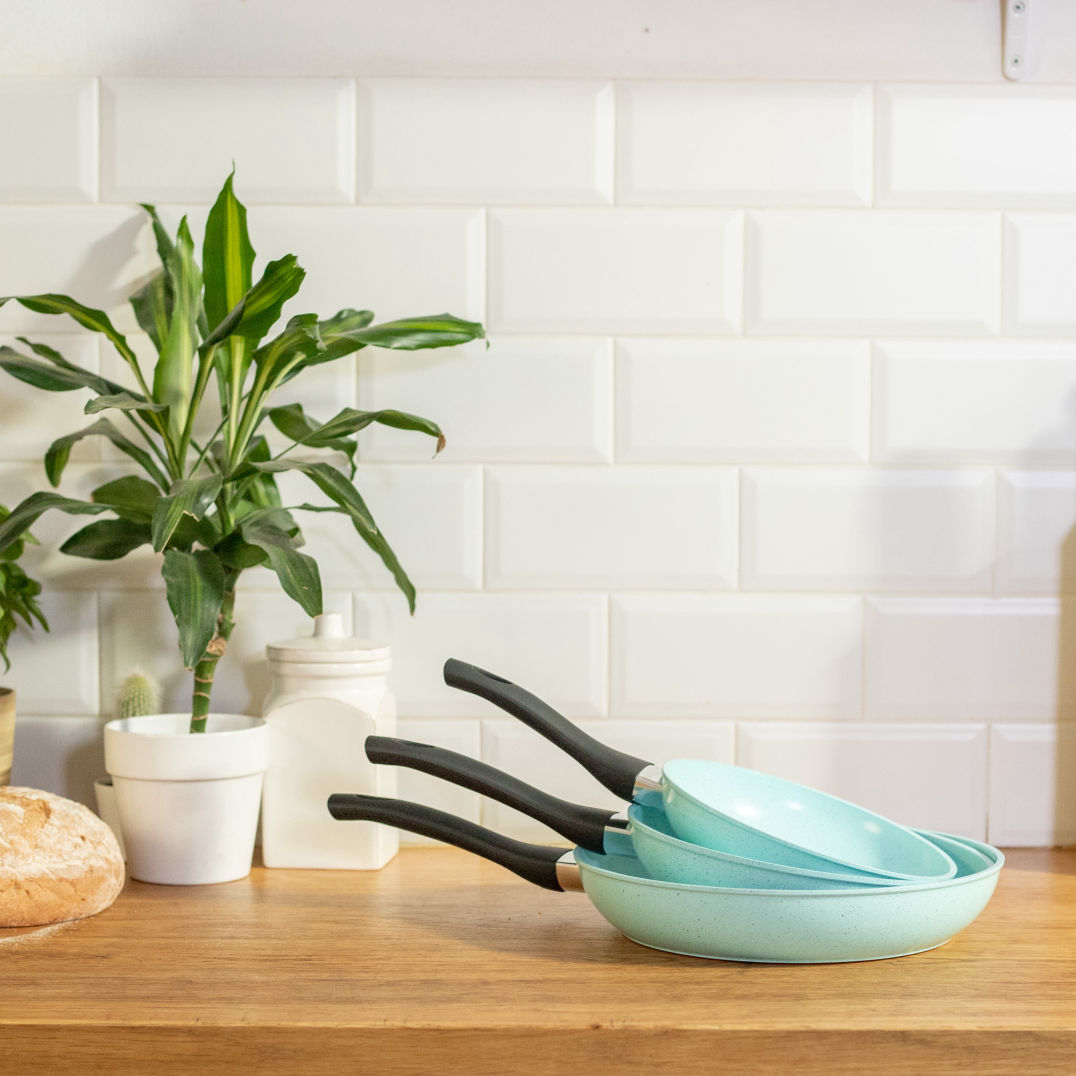 Jade Pans | The non-stick aluminum coated pan set with ceramic and jade powder that make any meal quick and tasty!
