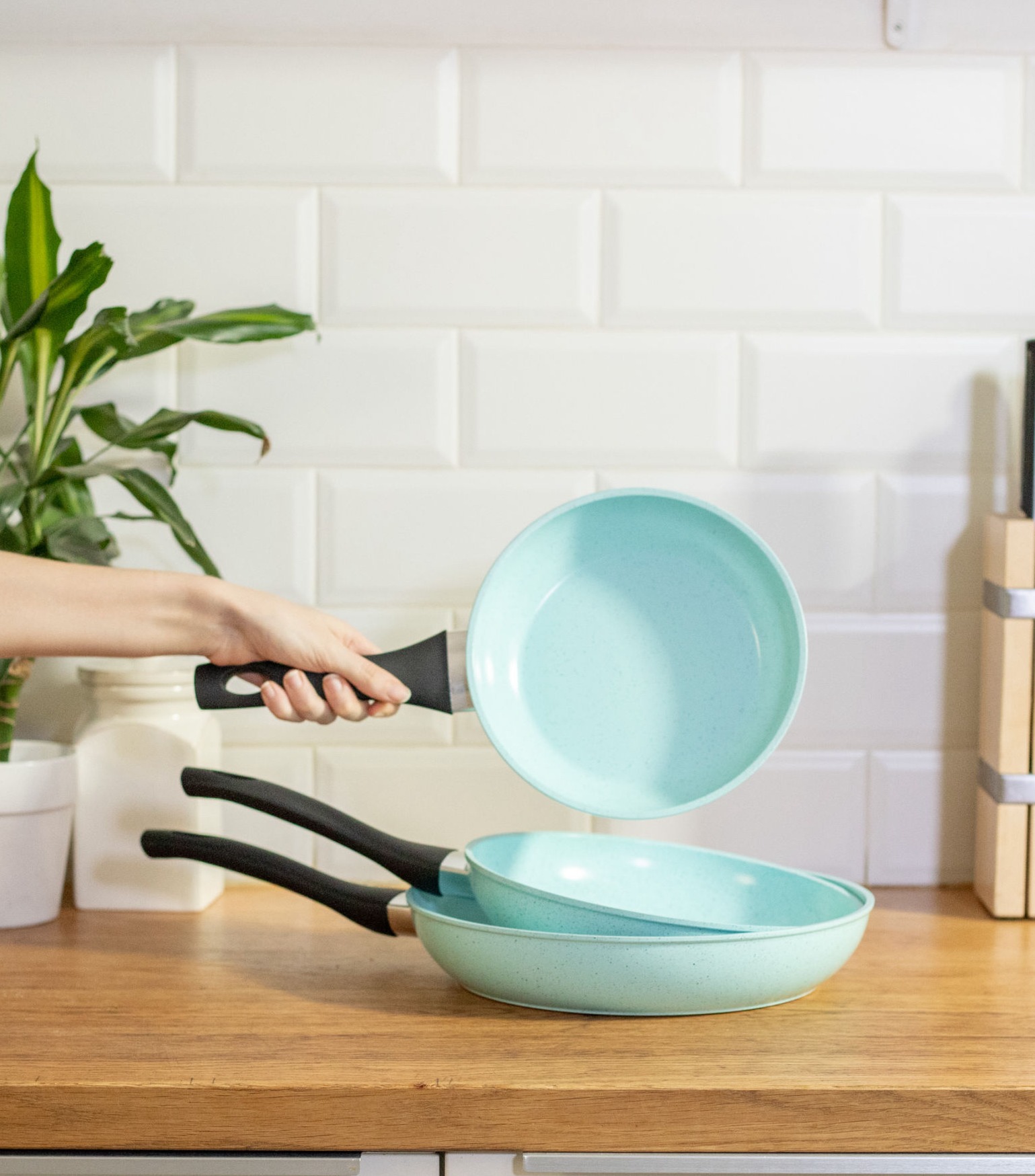 Jade Pans | The non-stick aluminum coated pan set with ceramic and jade powder that make any meal quick and tasty!