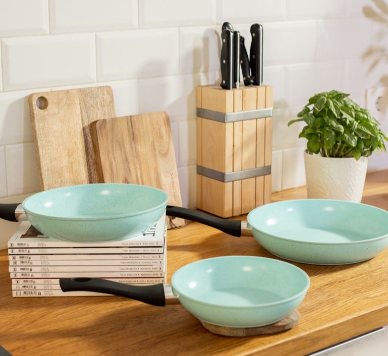 Jade Pans | The non-stick aluminum coated pan set with ceramic and jade powder that make any meal quick and tasty!